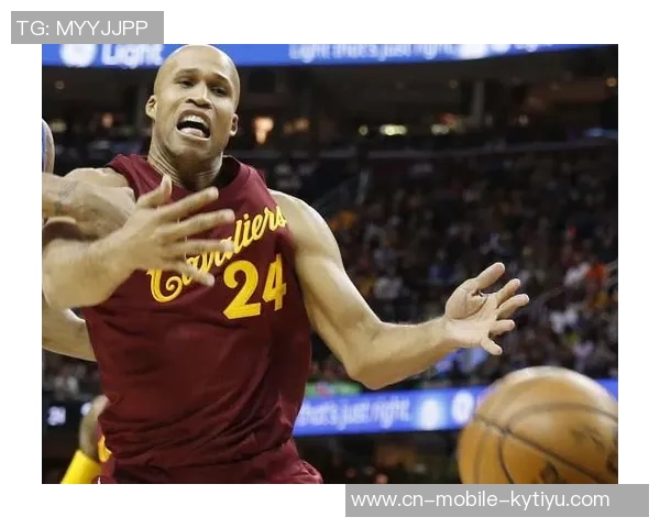 理查德谈老将缺阵影响强调扩大空间与提升比赛节奏的重要性