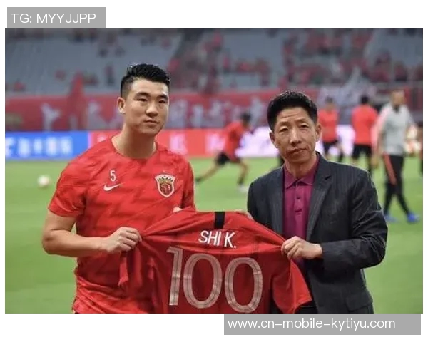 19岁年轻球员海文自信掌控三中卫核心位置展现出色表现